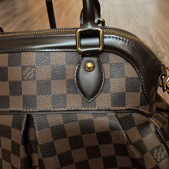A101- ๐ฏ% authentic Louis Vuitton Trevi PM Damier bag - Picture 8 of 16